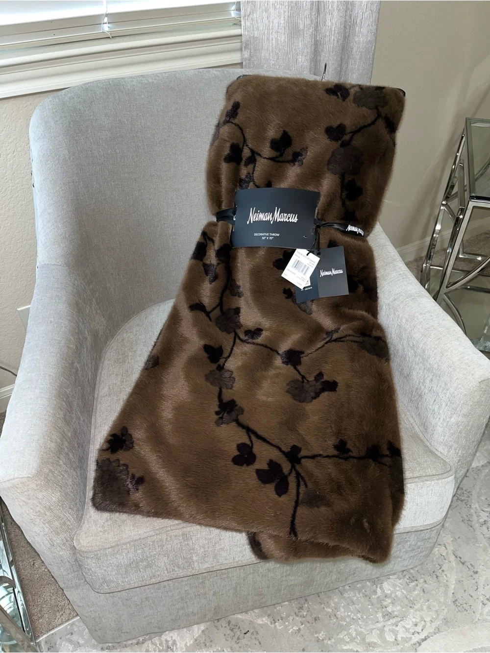 1-NWT NEIMAN MARCUS LUXURY CHERRY BLOSSOMS DESIGN FAUX MINK FUR THROW BLANKET